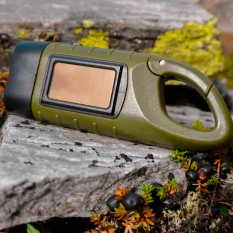 Φακός Επιβίωσης με Δυναμό & Ηλιακό Πάνελ | Αδιάβροχος με Clip NSO Gear 